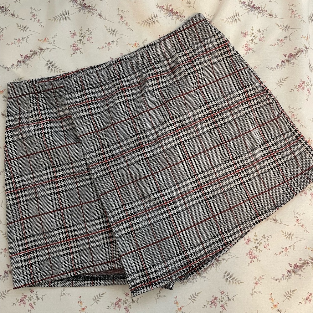 Asymmetrical Houndstooth mini skort